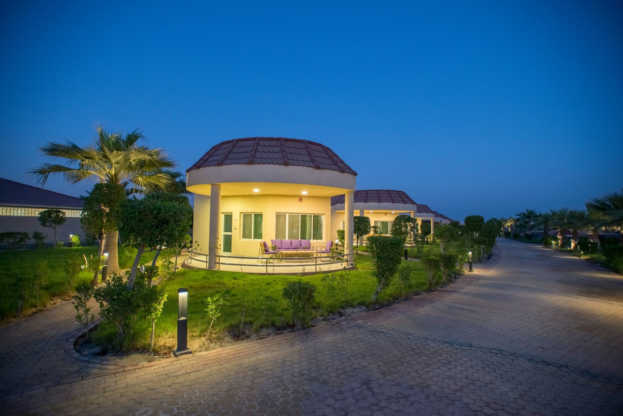 Radisson Blu Resort, Al Khobar Half Moon Bay Exterior foto The resort at night